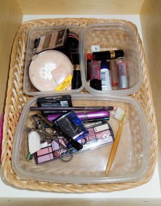 Makeup tray