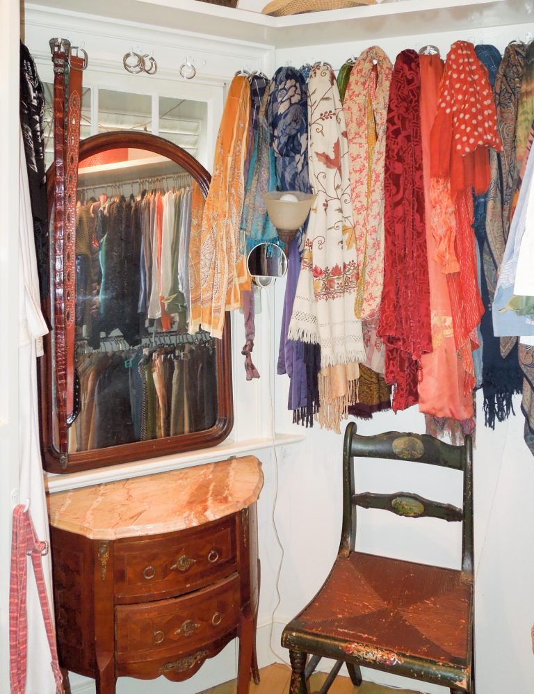 8 Easy Steps To Closet Cleanout During Clean Out Your Closets Month ...